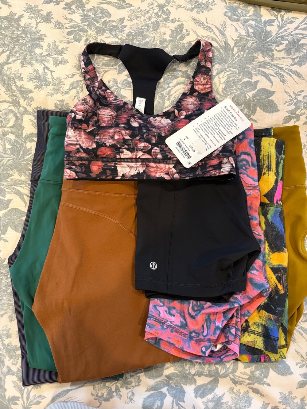 lululemon Women's Runner  Bundle Mixed Color Leggings & Sports Bra Resell Box